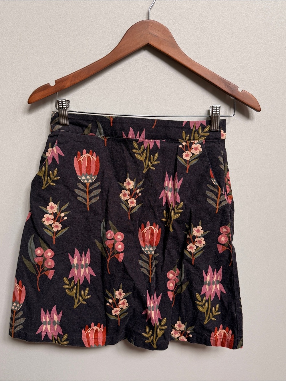 A-Line Floral Skirt in Black with Pink & Red Blooms 27” Womens 8